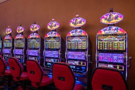 888solt Mobile APP ဖြင့် Online Gambling Slots ကစားနေသောမြင်ကွင်း